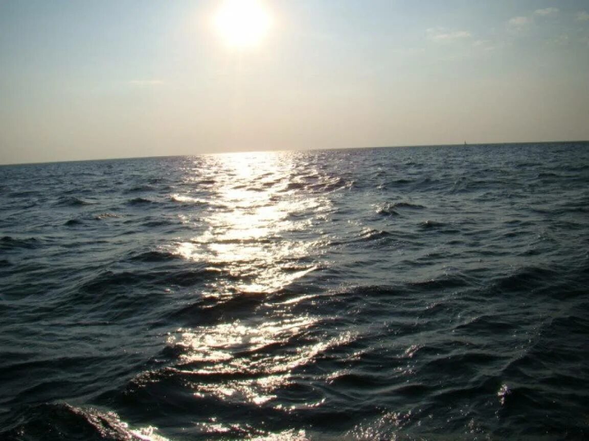 Самое далекое море. Чёрное море вдалеке. открытое черное море. море далеко. черное море далеко от берега.