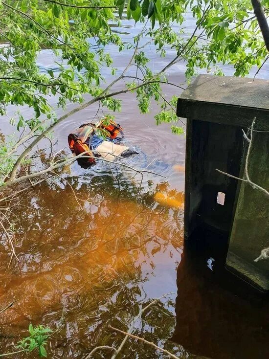 Утонувшие нижегородская область. Спасатели на воде. Утонувшие нижегородская область. Маленькая река. Лодка.