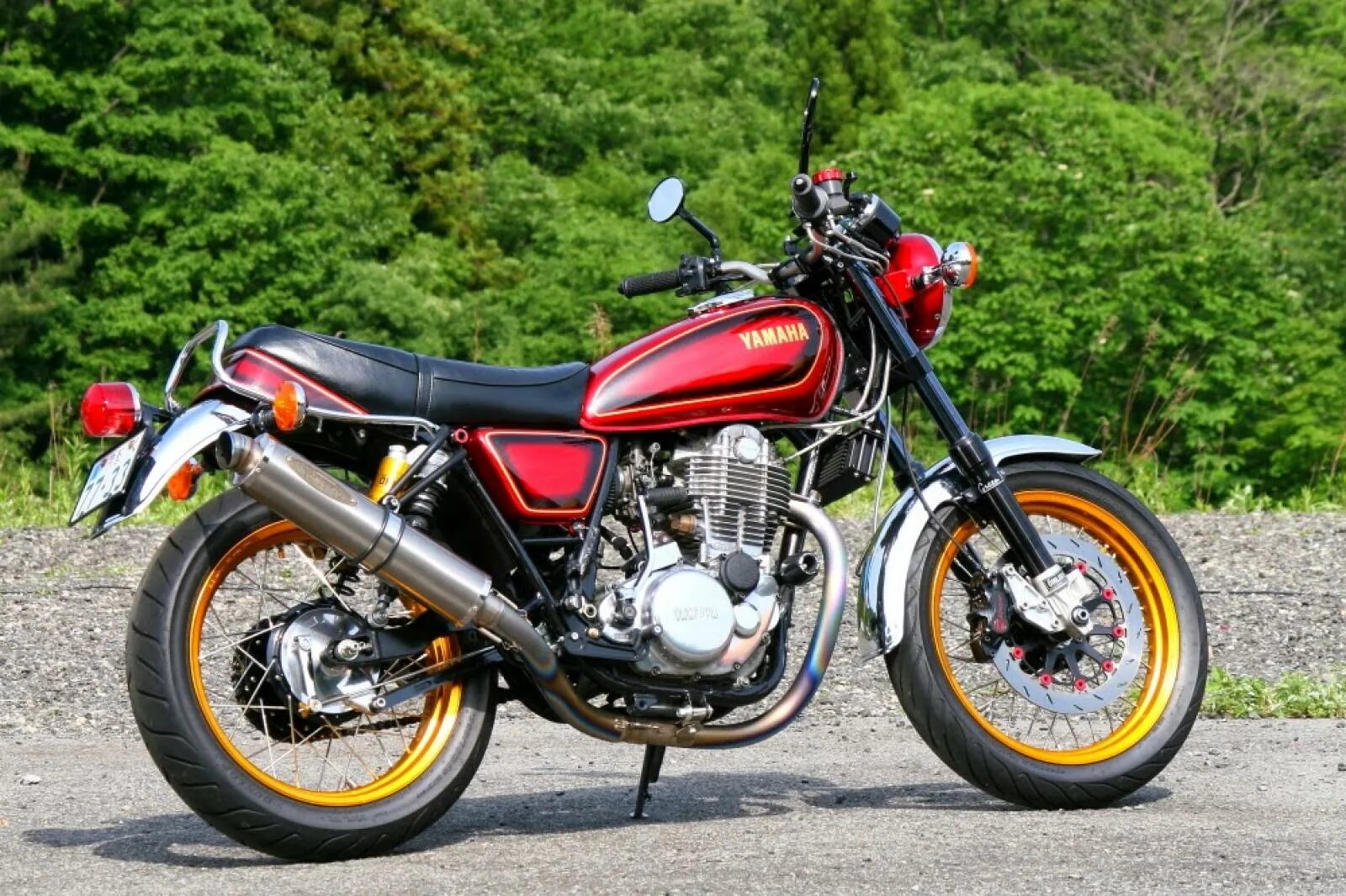 Yamaha sr400 1985. Yamaha sr500 Retro. Мотоцикл Ямаха 1985. Ямаха ср 400 Cafe. Японский мотоцикл 8