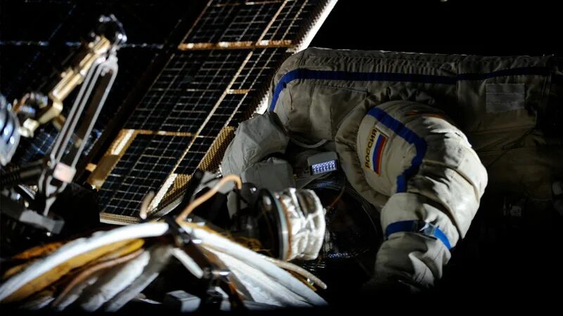 Почему не работает мкс. Модуль причал для мкс. Космические спасатели станция. Космонавты на мкс. Габариты станции мкс.