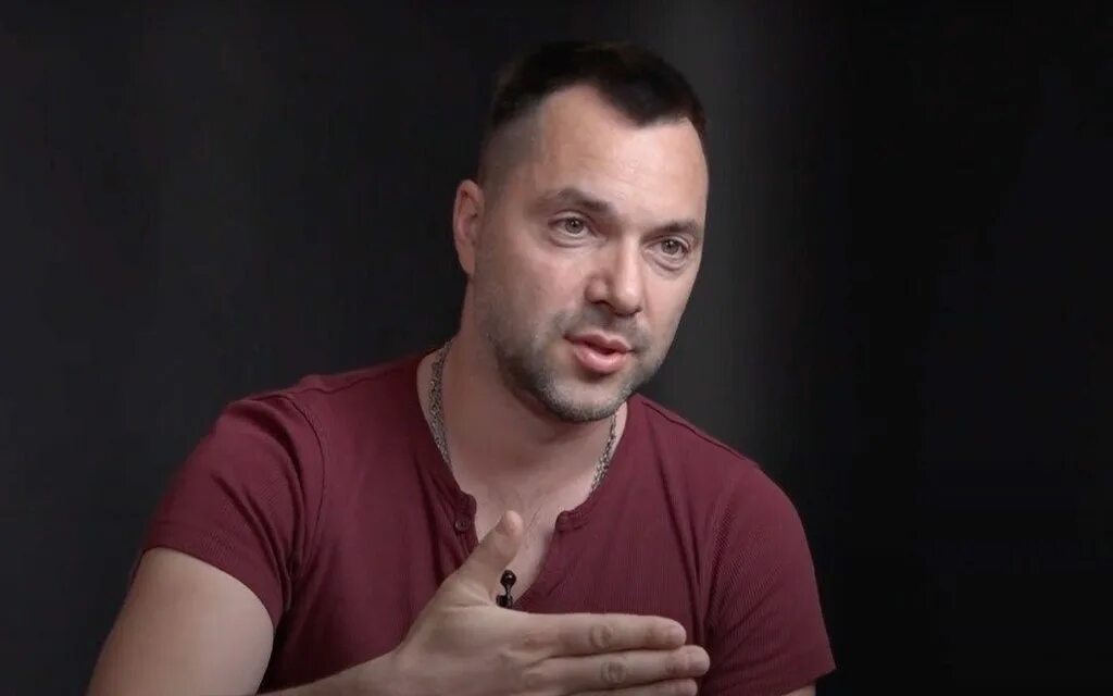 Арестович последние новости где находится. Арестович. арестович квн 95 квартал.