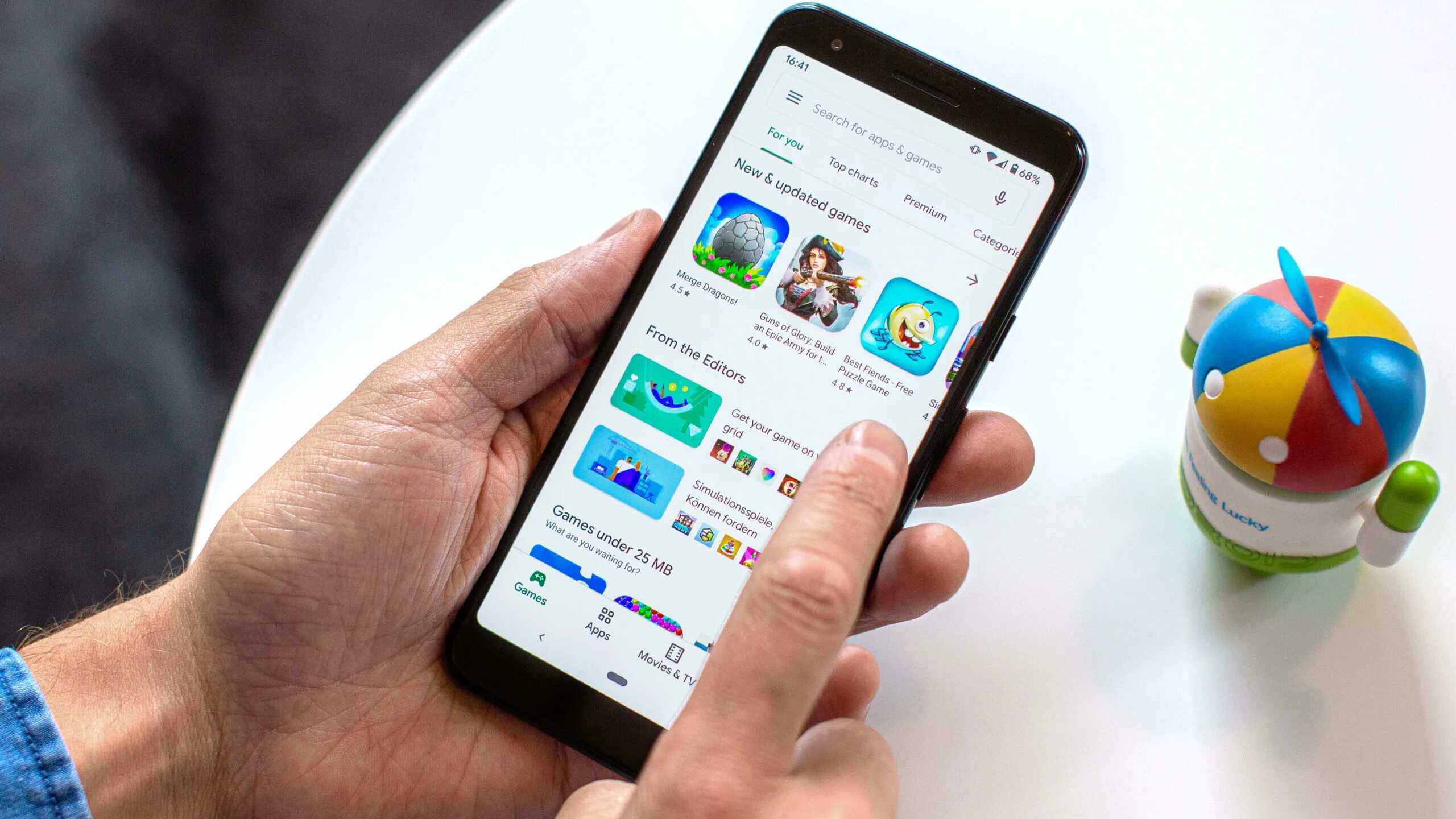 Google android phone. Google play. гугл плей смартфон. google play app. google рука.