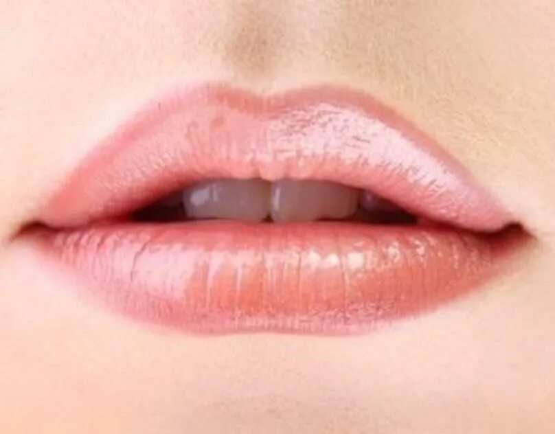 Close lips. Перманент губ контур. Перманентный макияж губ. Контур губ перманентный макияж. Перманентный макияж губ естественный цвет.