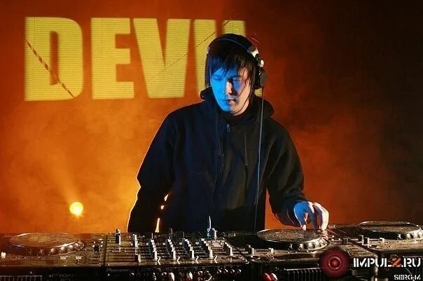 Dj d e d
