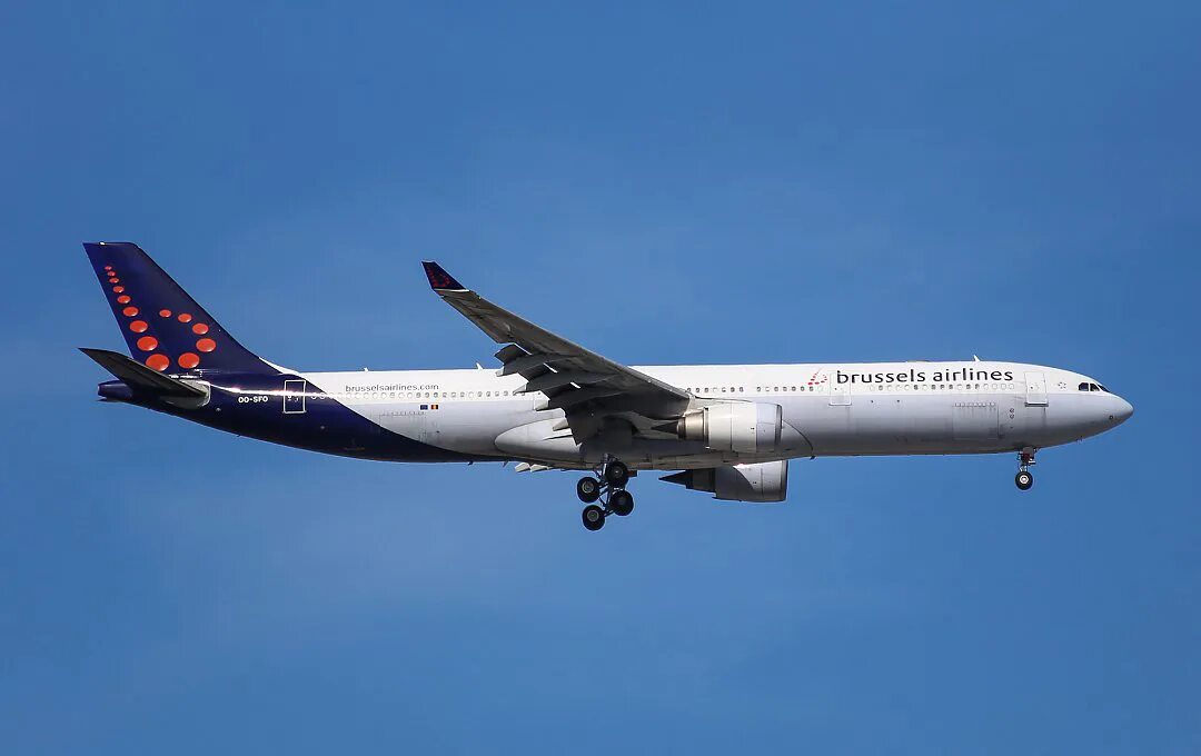 А 330 300 самолет. А330-300. Airbus a330. Аэробус а330-300. Brussels Airlines a330.