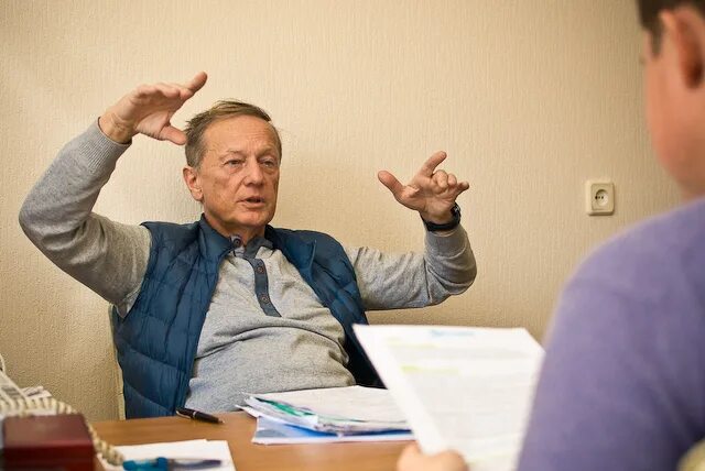 Задорнов неформат. Последнее интервью задорнова. задорнов интервью. задорнов за письменным столом фото.