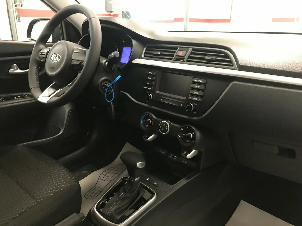 Kia rio x-line салон. Комплектация xbox 360 комплекте. Xbox 360 slim комплектация. Xbox one x комплектация. Комплектующие xbox series x.