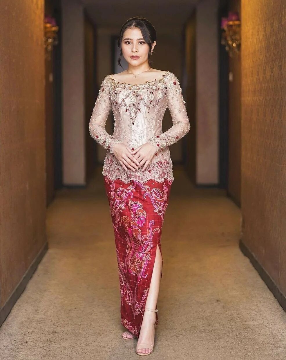 Full video kebaya. Link kebaya merah. Full video kebaya. Cewe kebaya merah full. Kebaya merahhhb.