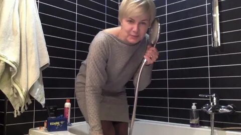 В душе в одежде