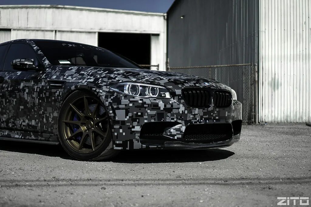 BMW 5 f10 Camouflage. BMW m5 f10 винил. Камуфляж BMW f10. BMW m5 f90 камуфляж. М5 чип