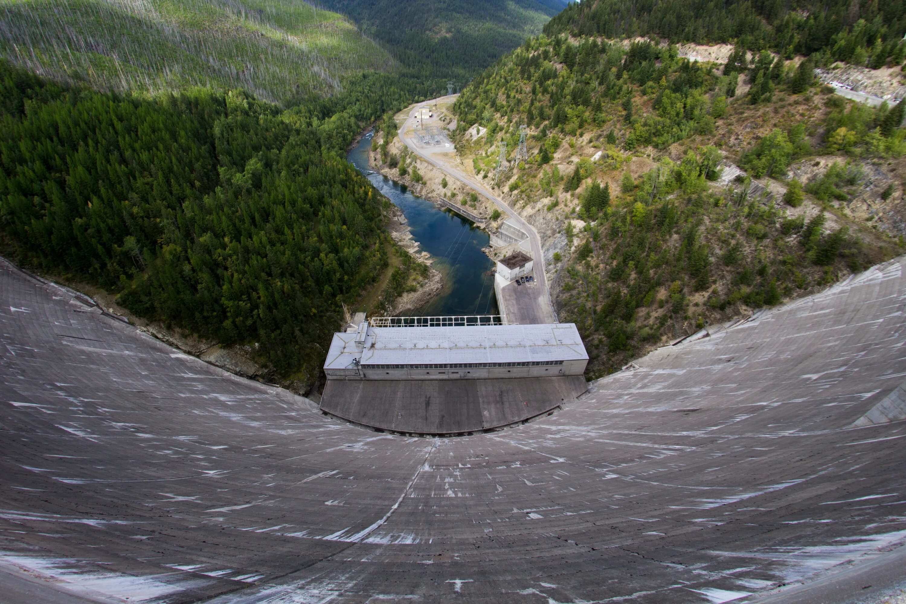 Дамба это простыми словами. Дамба в Турции. Гранд кули ГЭС водосброс. СШГЭС гидрология. Касансайская плотина плотина.