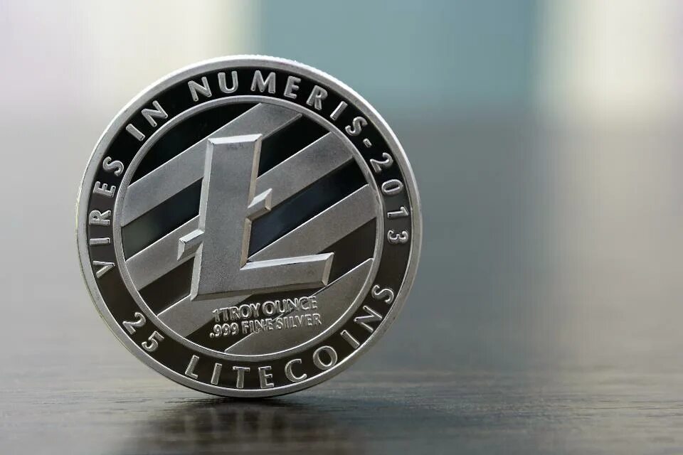 Лайткоин цена в рублях. Значок Litecoin. Лайткоин фото. Litecoin криптовалюта. Лайткоин монета.