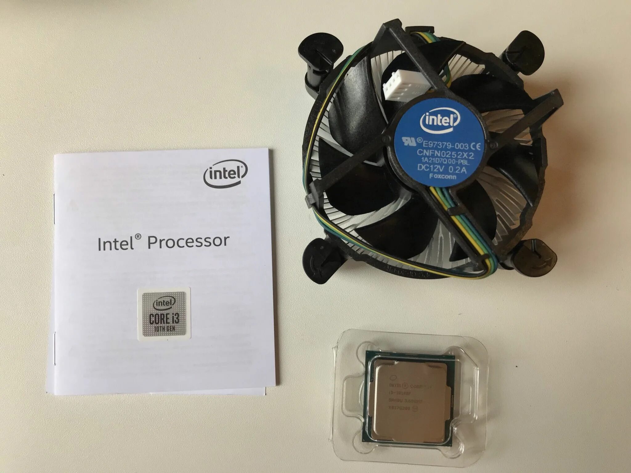 Интел 10100f. Intel Core i3-10100 lga1200 OEM. Core i3 10100f Box. Процессор Intel Core i3-10100f. Процессор Intel 1200 i3-10100f.