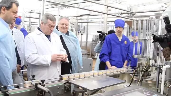 Семикаракорский сыродельный завод. Семикаракорский сыродельный завод оао. Семикаракорский сыродельный завод официальный сайт. Молочный комбинат маркс. Семикаракорск сырный завод.