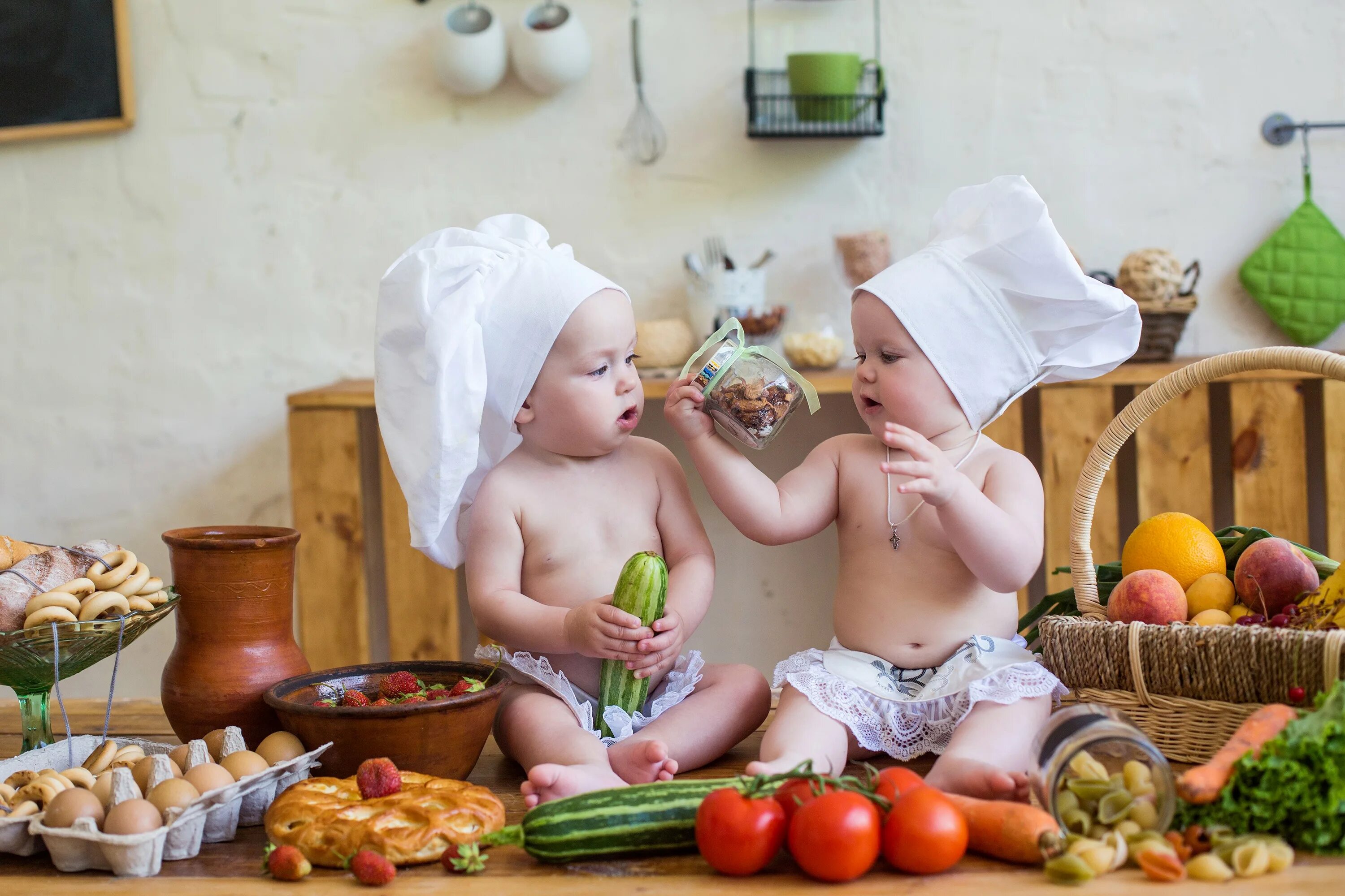 Cooking babies. Дети поварята. Еда для детей. Фотосессия Поваренок. Фотосессия с овощами детская.