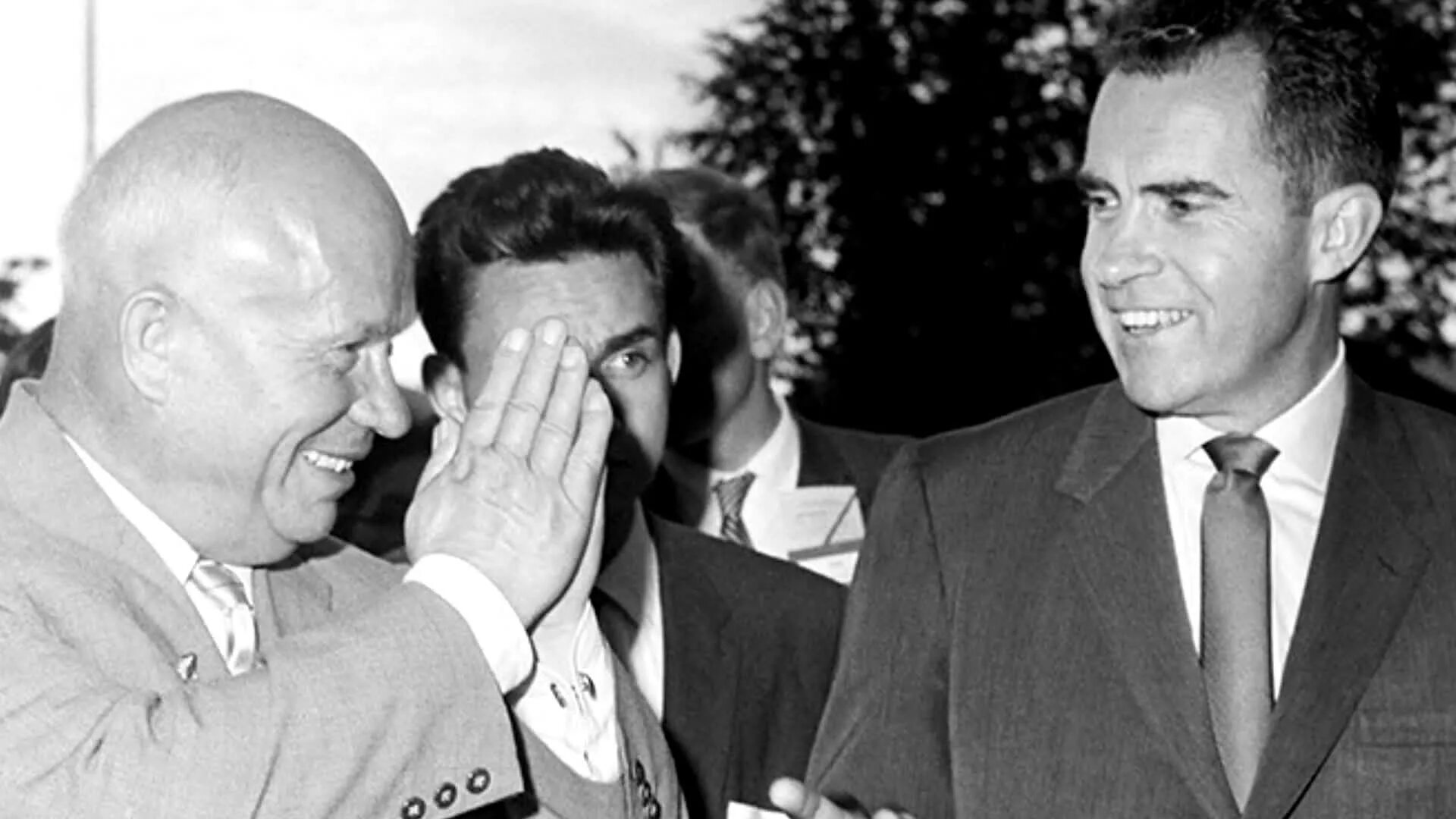 Кто из советских лидеров впервые посетил сша. Хрущев визит в сша 1959. хрущев никсон москва 1959. президент ричард никсон хрущев.