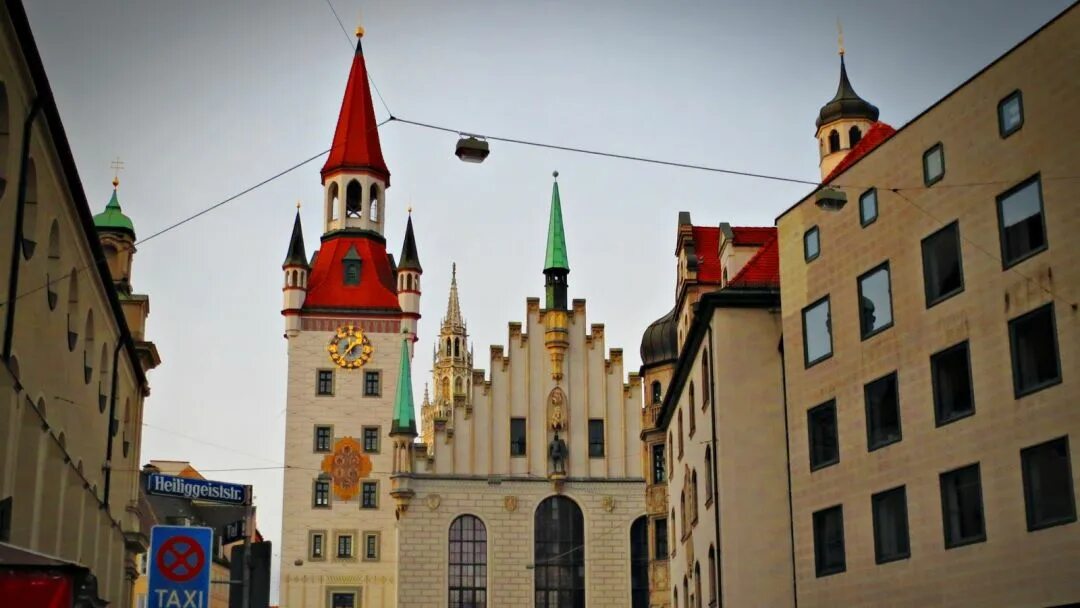 Мюнхен старый город. Мюнхенп путешествие картинки. Мюнхен туристер. Мюнхен городская ратуша 19 век. Конихплатц мюнхен.
