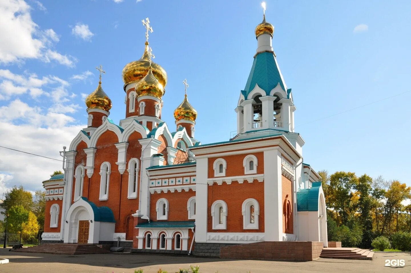 Комсомольск какой край. Храм Ильи пророка Комсомольск на Амуре. Храм Святого пророка Илии Комсомольск на Амуре. Комсомольск на Амуре храм на Дземгах.