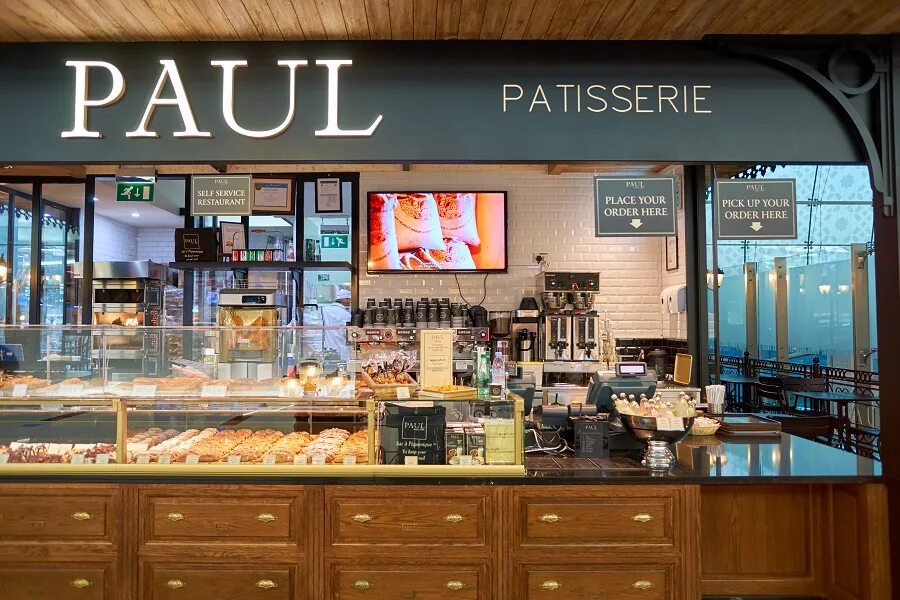 Paul меню. Paul Дубай. Paul Cafe Dubai. Кофейни в Дубай Молл интерьер. Paul кондитерская в Дубае.