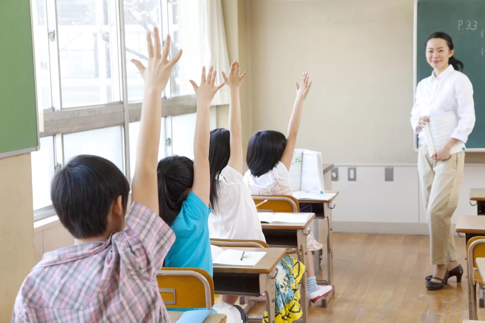 Школа в Японии. Японские дети в школе. Младшая школа в Японии. Японские ученики начальной школы. Школа японской мамы