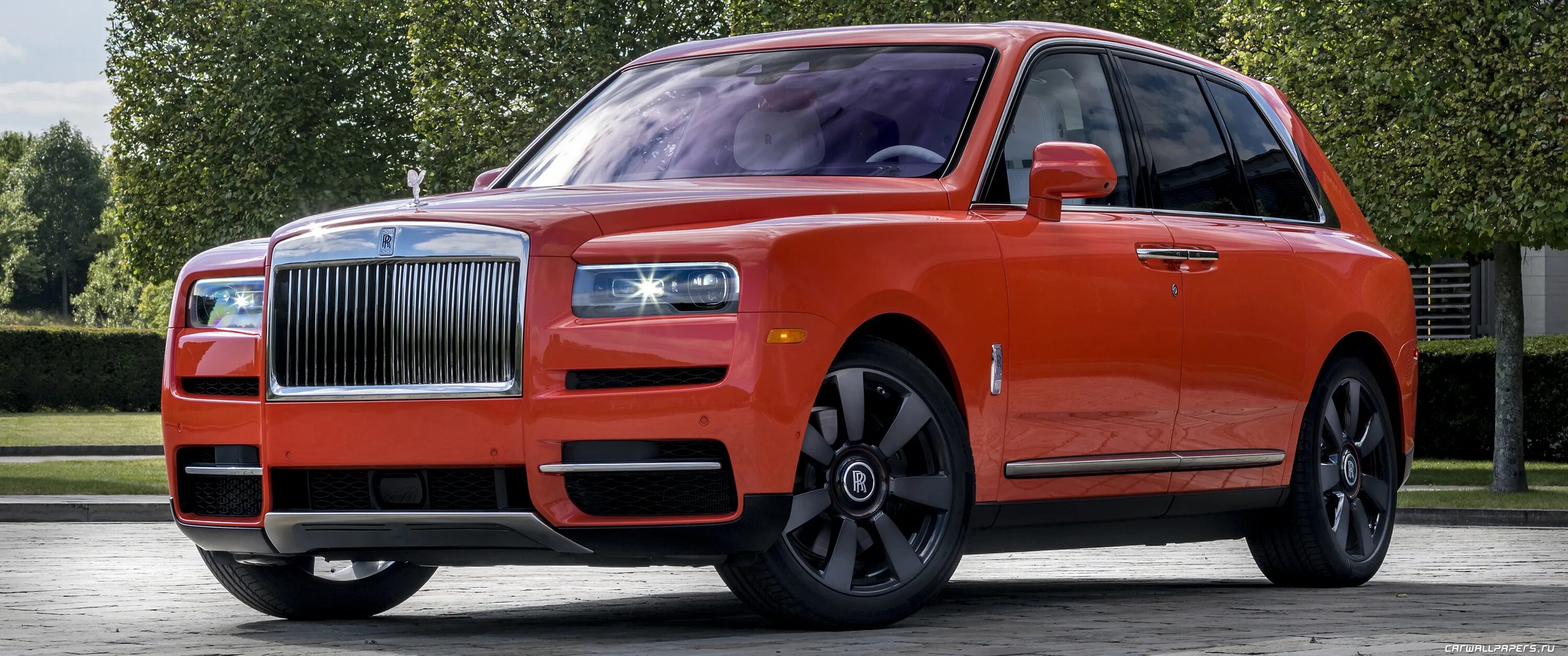 Роллс ройс калина. Rolls Royce Cullinan. Роллс Ройс Куллинан Калининград. Rolls Royce Cullinan салон оранж. Rolls Royce Cullinan оранжевый.