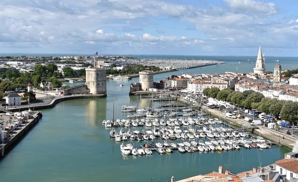 La rochelle. Ля-Рошель Франция. Порт ля Рошель. Ла Рошель город во Франции. Ля-Рошель Франция крепость.