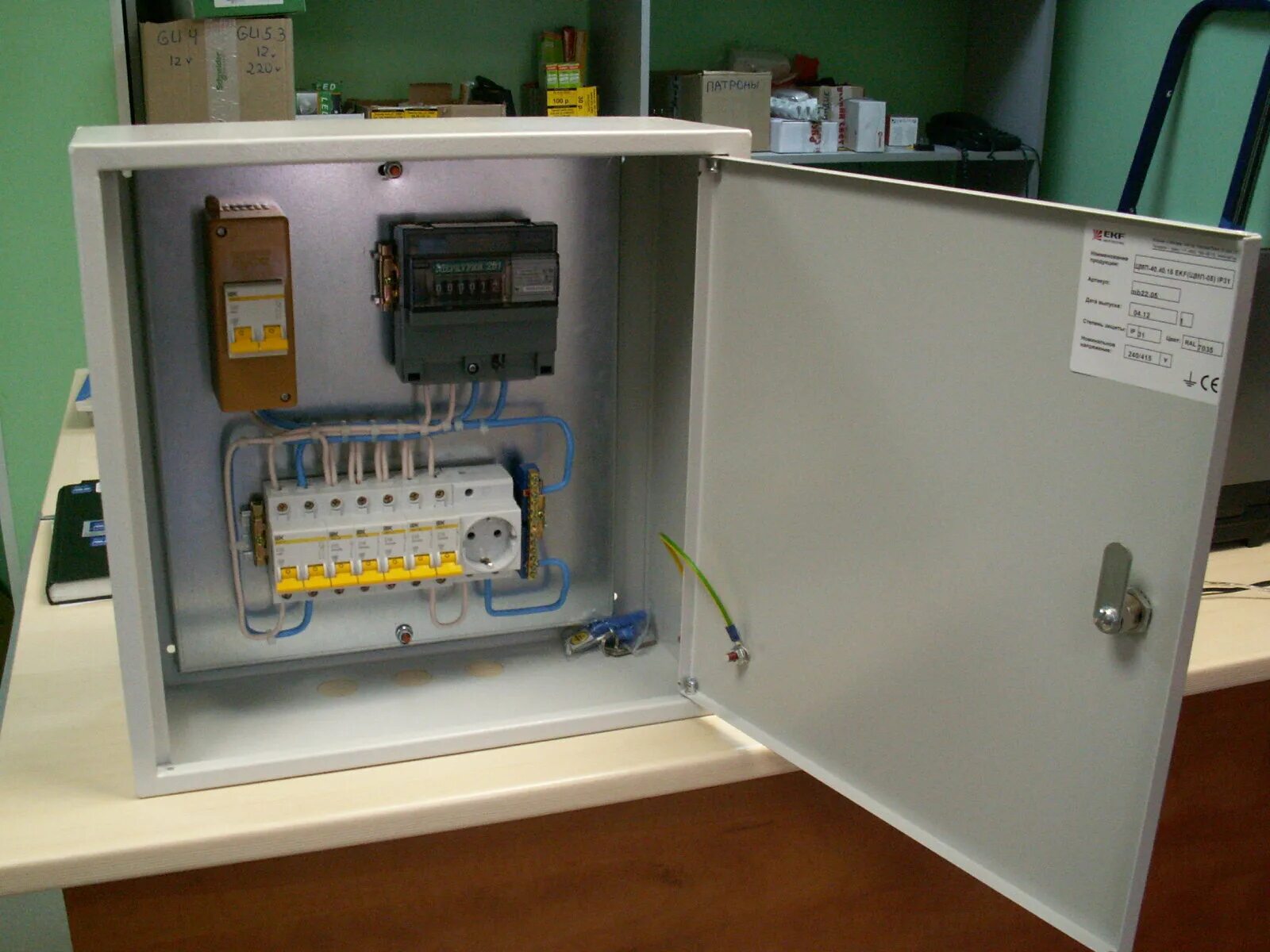 Щит электрический schneider electric kaedra. Сборка щита на 54 модуля. Собирать ящики электрическая. Щит квартирный щк-1. Собирать ящики электрическая.
