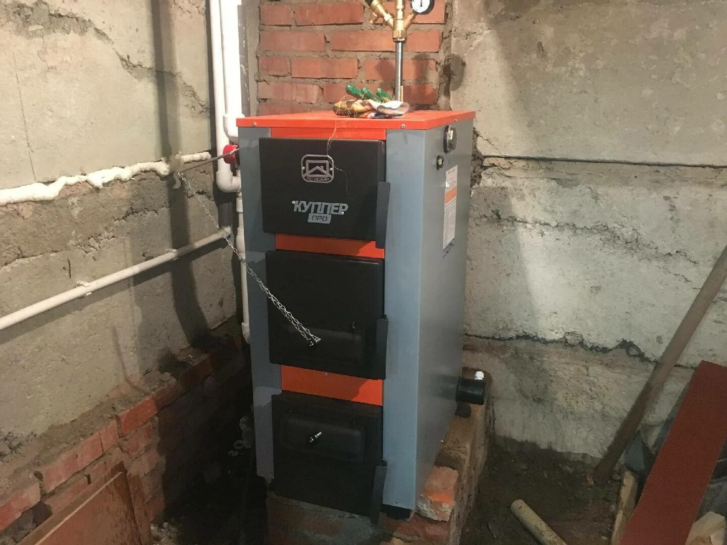 Атмос котел твердотопливный. Пеллетный котел 100кв. Печи термофор для дачи. Двухтопочные котлы на дровах и газе. Комбинированный котёл газ твёрдое топливо.