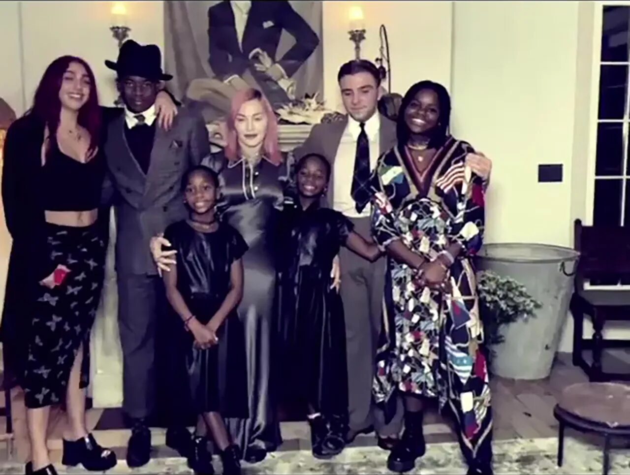 Мадонна родная. Мадонна певица дети. Дети мадонны фото. Дети мадонны сейчас 2020. Мадонна певица дети.