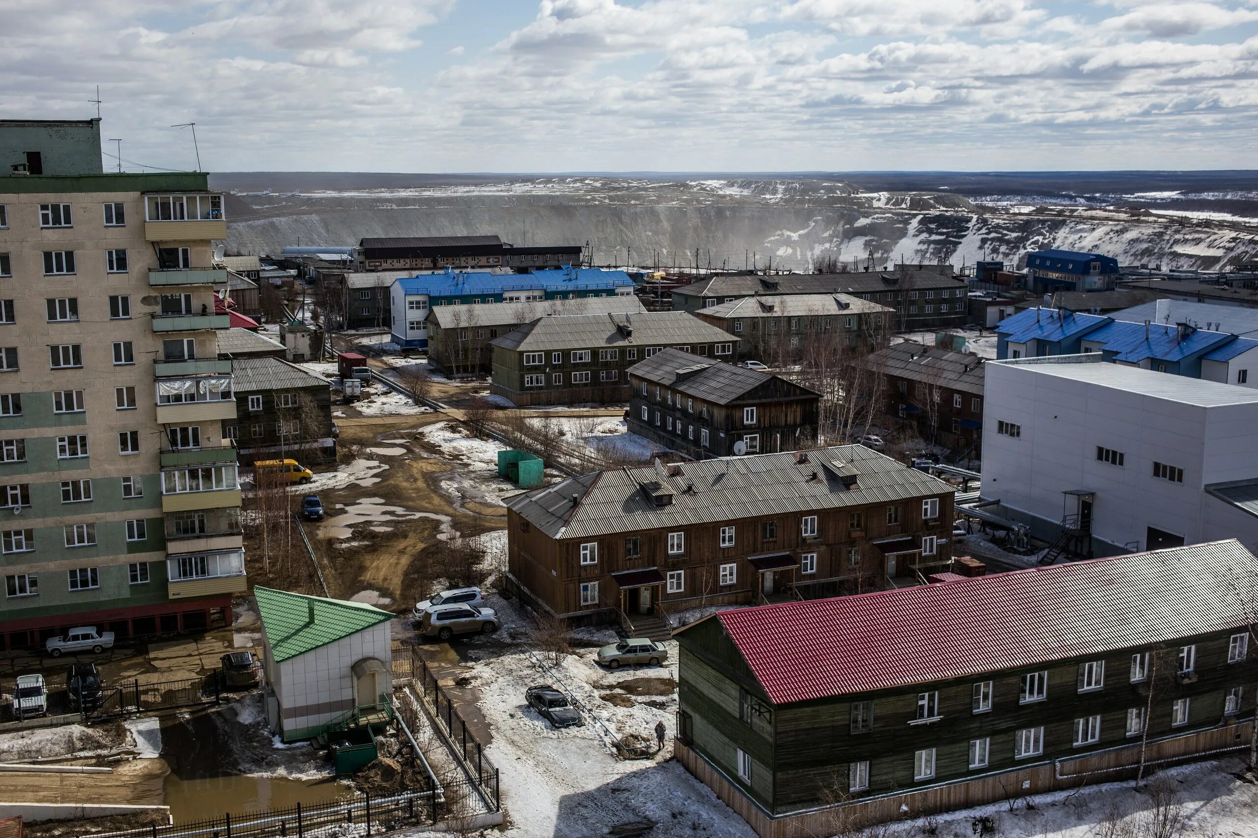 Центр города мирный. Город Мирный Саха. Посёлок Мирный Якутия. АЛРОСА здание Мирный Якутия. Мирный алмазная столица.