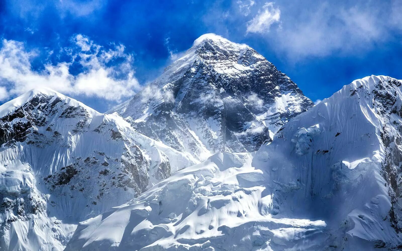 Mount everest is high in the world. К 2 гора Чогори. Денали Белуха Чогори Эверест Канченджанга. Гора Джомолунгма. Гора Джомолунгма фото.