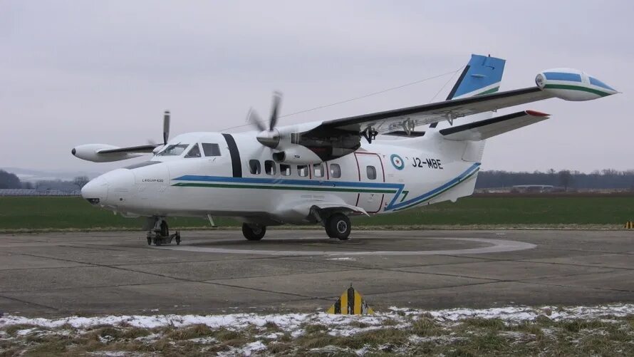 Полет на самолете пермь. L 410 UVP-e20. Л 410 Комиавиатранс. Шасси л-410. L410 turbole.