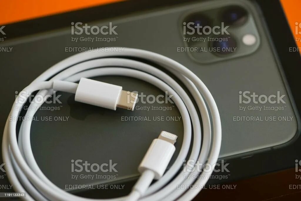 Айфон 15 про макс какая зарядка. Зарядка magsafe для iphone 12. iphone 14 pro max зарядка. iphone 13 зарядка.