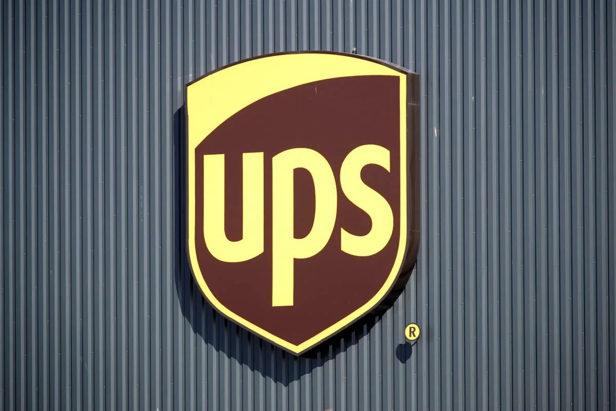 United parcel. Юнайтед парсел сервис. Ups лого. Значок ups. United parcel.