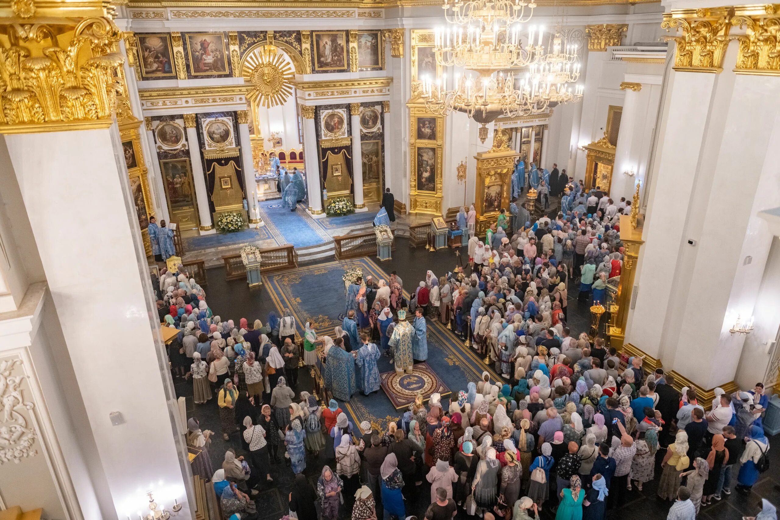 Казанский Богородицкий монастырь икона Казанской Божьей матери. Казанский Богородицкий монастырь в Казани внутри. Икона Казанской Божьей матери в Казанском Богородицком монастыре. Казань 3 июня