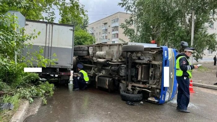 Новости Урал. Пожар на ст. УАЗ В Каменске- Уральском. ДТП ул.Октябрьская Каменск Уральский. Урал 2020 грузовик. Каменск уральский новости 66 сегодня