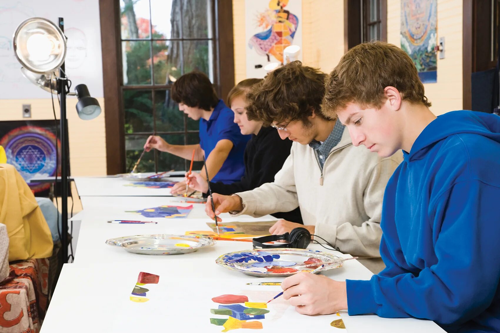 Art school. Урок искусства. Кружок для молодежи. Подростки и искусство. Класс арт.