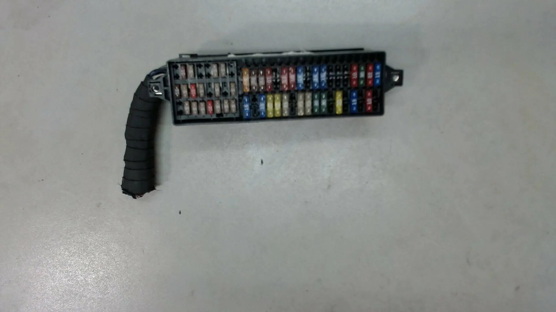 блок силовых предохранителей volkswagen polo. блок силовых предохранителей поло седан. клема фольцваген поло плюсовая. блок предохранителей volkswagen polo 2012. блок предохранителей силовой на аккумуляторе фольксваген.