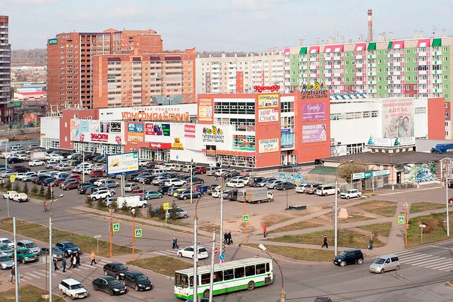 Проспекта купить в красноярске. Комсомольский торговый центр Красноярск. Комсомольский проспект 18 Красноярск. Комсомольский торговый центр Красноярск магазины. Комсомольский торговый центр в Красноярске на 9 мая.