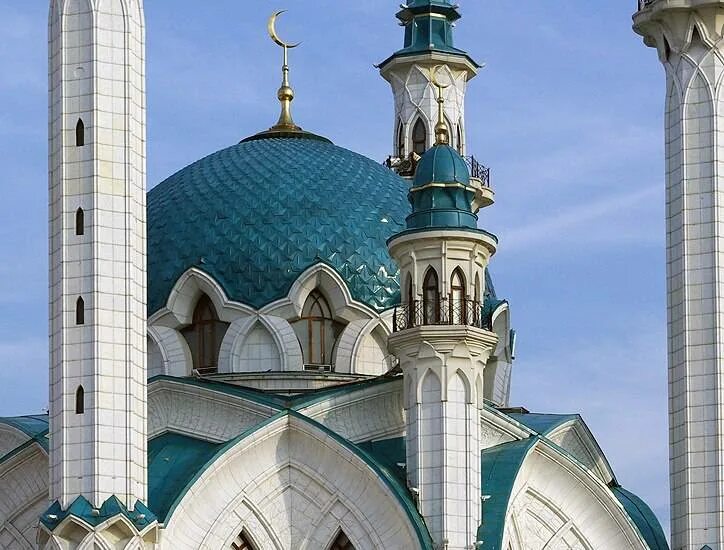 Рядом мечет. Храмы и мечети казани. мечеть в белгороде. мечети в дюссельдорфе. базилика храмовая мечеть.