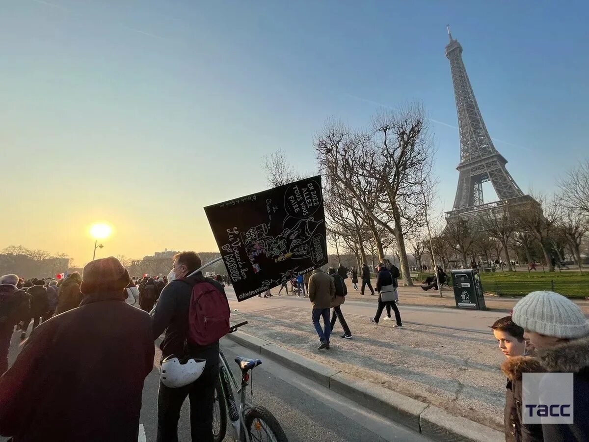 Париже сейчас день. Париж сейчас. Протесты во Франции 2022. Франция сейчас фото. Фото Парижа сейчас.