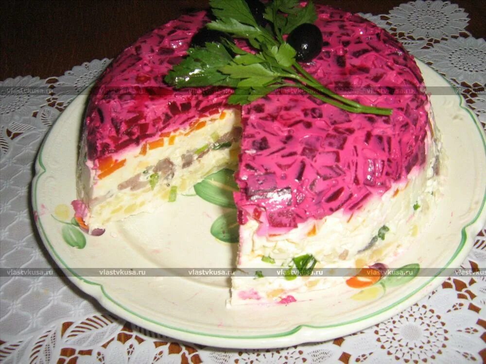 Салат овощной торт. Овощной слоеный салат. Салат торт свекла. Овощной торт рецепт со свеклой. Овощной торт салат со свеклой.
