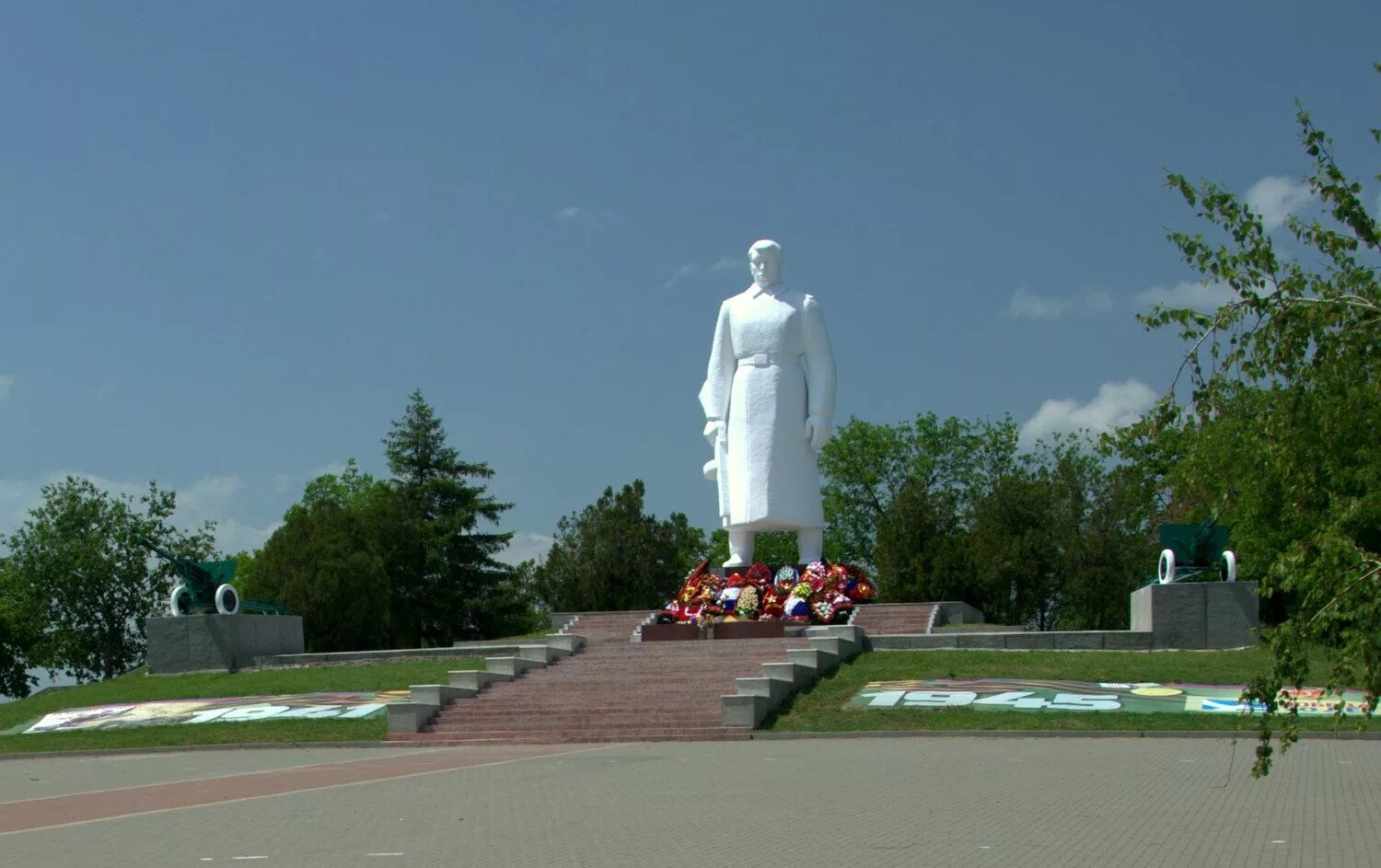 Крымск сопка героев памятники. Памятники ВОВ В Краснодарском крае. Памятники ВОВ В Краснодаре. Мемориальный комплекс "сопка героев". Ввв г