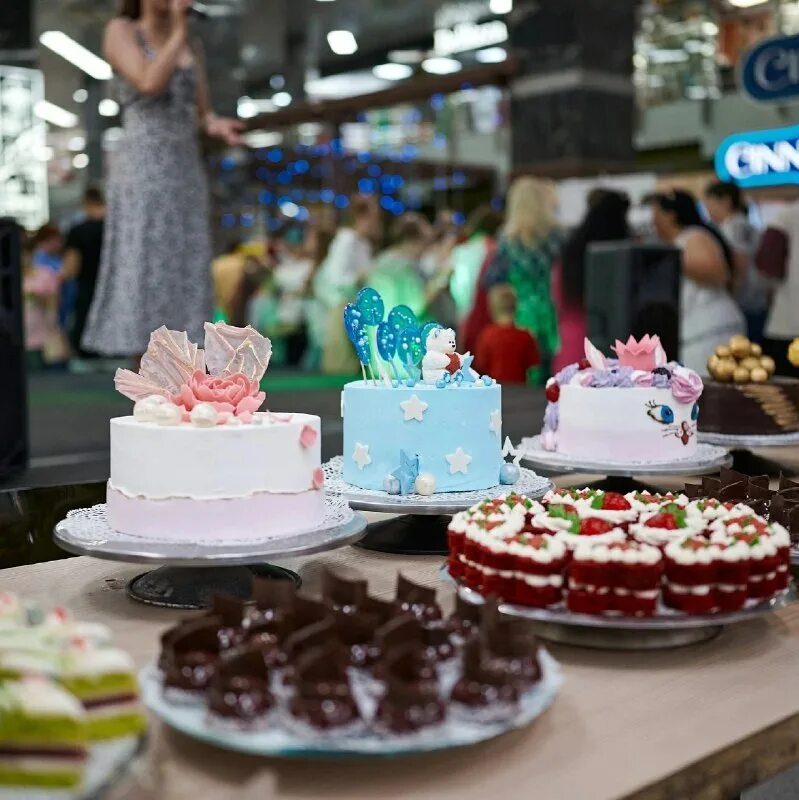 Бадди валастро король кондитеров. Бадди валастро. Битва кондитеров. Ренат агзамов и ольга вашурина. Бяшим битва кондитеров.