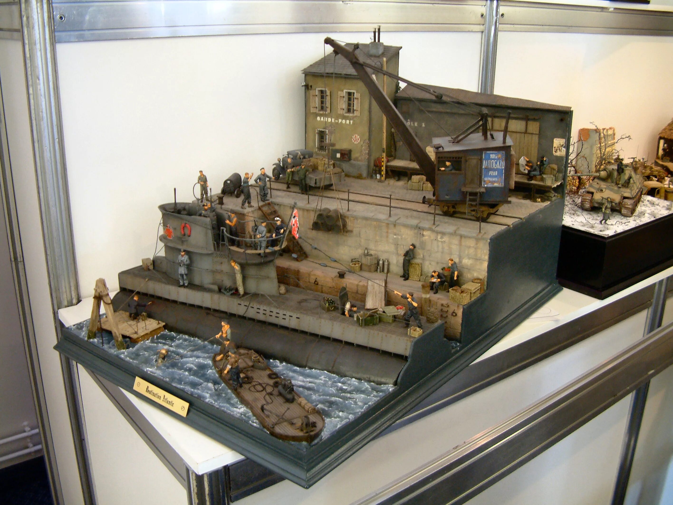 коллекция сборных моделей. выставки показы фэшн индустрии. экспозиция моделей. выставка парусных кораблей. экспозиция моделей.