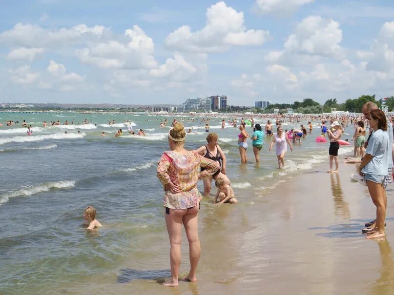 Анапа можно ли купаться в море 2025. Пляж анапа 2025. центральный пляж анапа 2025. анапа море центральный пляж. черное море пляж люди.