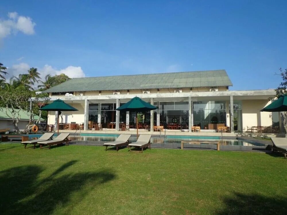 Koggala lake шри ланка. Koggala lake hotel pool. The banyumas villa. Nil diya beach 4 шри-ланка. Koggala lake hotel.