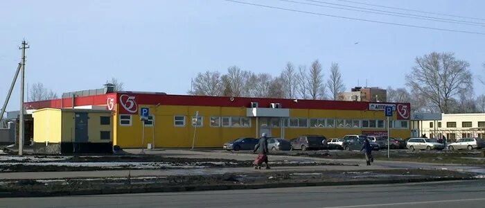 Склад перекресток. Петергоф перекресток. Директор супермаркета перекресток. Перекресток старый петергоф. Рынок старый петергоф.