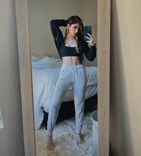 Chrissy Costanza on Instagram: "1 month of consistency and already feel myself g