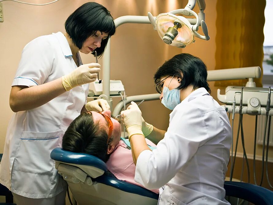 Зубной сегодня. Профессия стоматолог после 9 класса. Стоматология на английском. Дантист. Стоматологии в англоязычных странах.